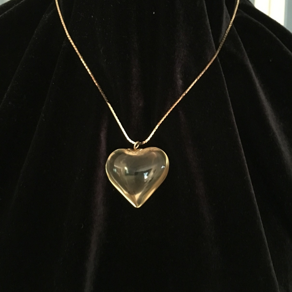 Chunky Vintage Lucite Puffy Heart Pendant Necklace - Picture 2 of 5